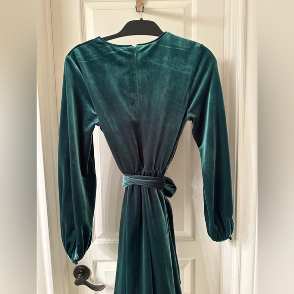 NWT Belle Badgley Mischka Harmony V-Neck Velvet Mini Dress - Picture 3 of 5